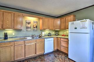 Natures Retreat with Hot Tub 7 Mi to Bryson City - Whittier - 3
