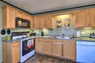 Natures Retreat with Hot Tub 7 Mi to Bryson City - Whittier - 2