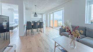 New / Stunning Sea View / Light / 3 BR - 8
