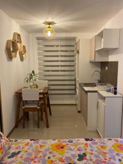 Estudio elegante y cálido - 3