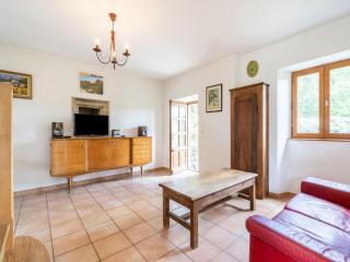 Peaceful holiday home with pool in Les Assions - Les Assions - 9
