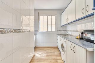 Bright & Breezy MERCED - 3