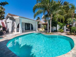VILLA DE LA QUILLA- Private swimming pool next to the beach - Estepona - 0