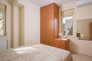 Luxury Coastal Retreat, Mountain View Balcony with Palm Trees & Parking - Chania - 7