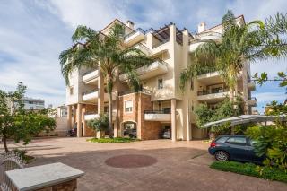 Luxury Coastal Retreat, Mountain View Balcony with Palm Trees & Parking - Chania - 0