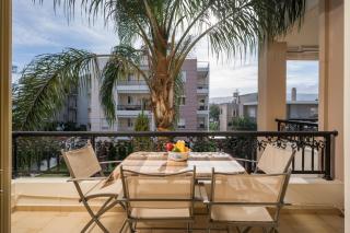 Luxury Coastal Retreat, Mountain View Balcony with Palm Trees & Parking - Chania - 6