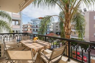 Luxury Coastal Retreat, Mountain View Balcony with Palm Trees & Parking - Chania - 3