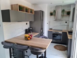 Jenny's Dream Home -Acropolis Lux 2 Bedroom Apt, with Hot Tub, free Netflix, fast Wifi - Atene - 8