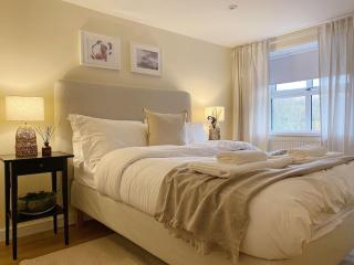 Beautiful & cosy 4 bedroom home - 4