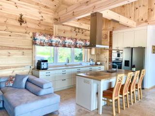 SŁONECZNY DOM NA WZGÓRZU - 1