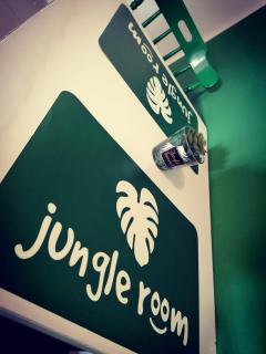 Jungle Room - 4