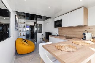 Black Jack naturiste Port Nature coursive vue mer - 5