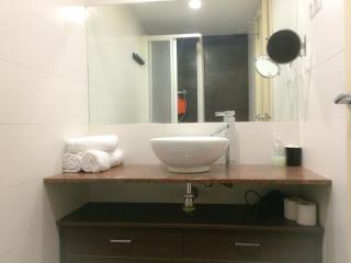 Barcelona City Apartment - Barcelona - 8