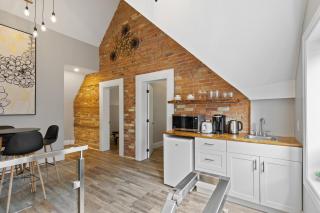 ENTIRE 1 BEDROOM APARTMENT ACROSS FROM GOOGLE - br5 - Kitchener - 4