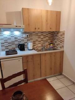 Chrysoula’s Convenient Triple Room with Yard - 9