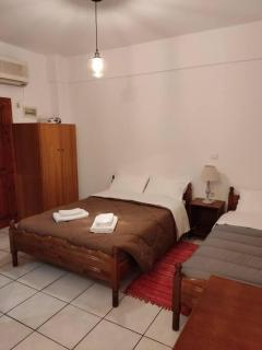 Chrysoula’s Convenient Triple Room with Yard - 2