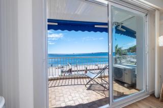 RARE! 2-Br Seafront Apartment - Cannes - 1