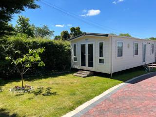 New Forest Hideaway- Self Catering Accommodation - Newbridge - 8