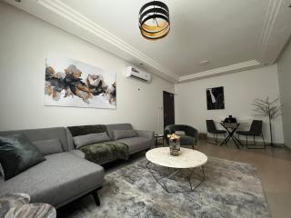 Cozy 2 BR Apartment Near BLVD World - Riad - 9