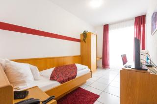 Hotel Weinhaus Wiedemann - Ginsheim-Gustavsburg - 1