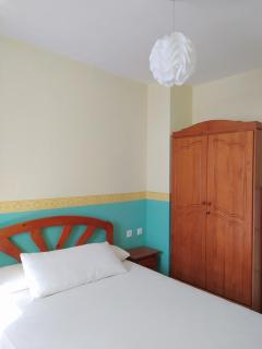 Chalet adosado con azotea andaluza y patio, junto a la playa - 1