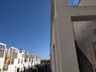 Chalet adosado con azotea andaluza y patio, junto a la playa - 6