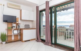 Amazing Apartment In Kastel Stafilic - Kaštela - 3