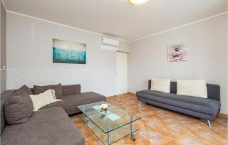 Nice Home In Banjol With Wifi - Banjol - 1