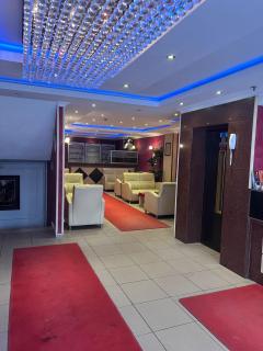 Red White Hotel - 9