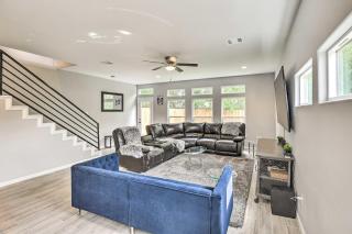 Pet-Friendly Houston Townhome w/ Fenced Yard - 0