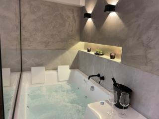 Jacuzzi Suite Ladadika - Salonicco - 9