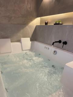 Jacuzzi Suite Ladadika - Salonicco - 5