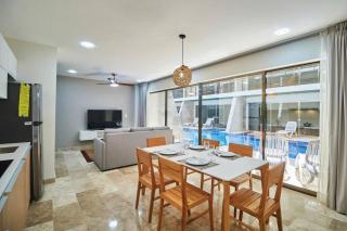 Sherlock - Swim up Suite & Gym & Beach Club Access - 9