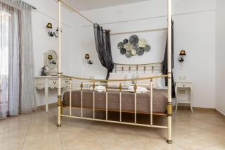 Kallisti Studios - Naxos Chora - 1