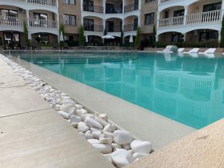 Valencia Gardens Deluxe Apartments - 9