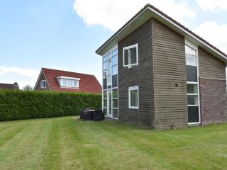Pleasant vacation home with shared pool - Zeewolde - 0