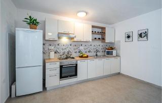 Amazing Home In Sikici With Wifi - Šikići - 6