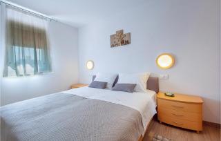 Amazing Home In Sikici With Wifi - Šikići - 2