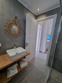 Kryni Deluxe Houses - Adamas - 3