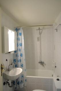 House with nice yard in downtown Aegina - 7