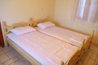 House with nice yard in downtown Aegina - 2