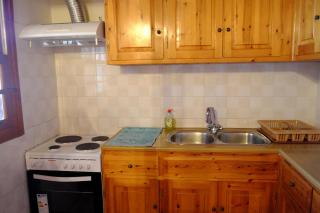 House with nice yard in downtown Aegina - 1