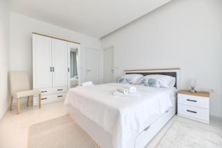 "Babe" Beachfront Residence - 1