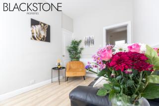 Cheerful one-bedroom house, with on-street parking by BPNE - Darlington - 1