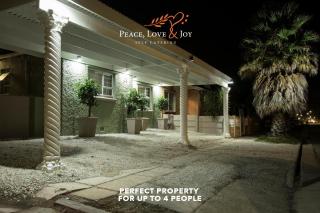 Peace Love and Joy Self Catering Units - 9