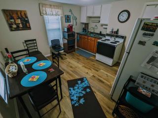 The Estate Loft in Downtown Milford - Milford - 8