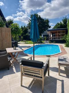 East Meets West Bed and Breakfast - Veenendaal - 1