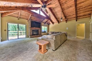 Jacksonville Home on 1 Acre about 6 Mi to Beach! - 0