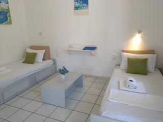 Julies Apartments - 8