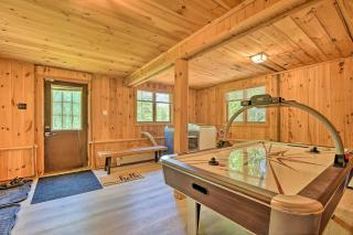 Wilmington Chalet with Hot Tub Less Than 8 Mi to Mount Snow! - Wilmington - 2
